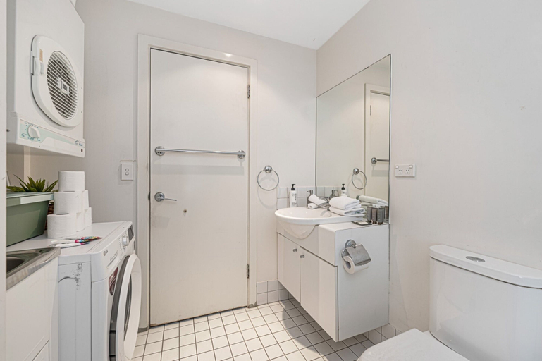 Bathroom 2, Chic Apartment in Heart of Adelaide, Adelaide