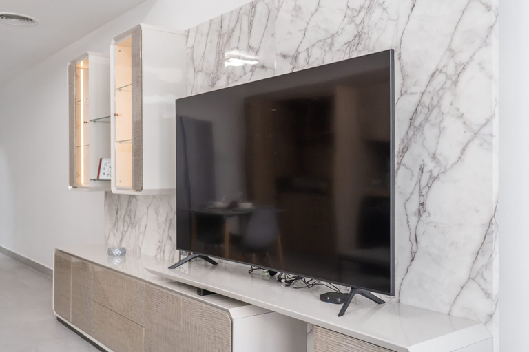 Room 4, Heart-captivating Studio in Shamal Waves 2, Dubai