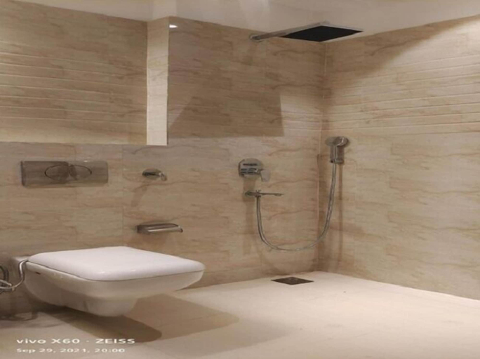 Bathroom 3, Hotel Green View, Agra