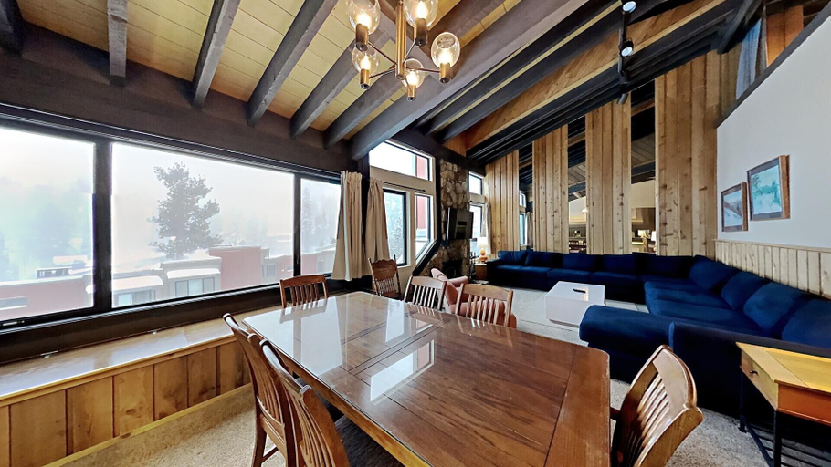 Dining, Cozy 4-Bedroom Home with Pool and Mountain View!, Mono