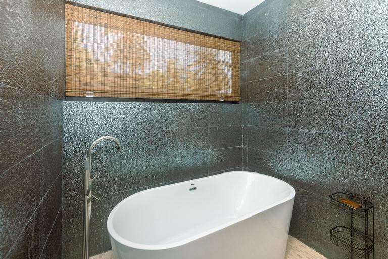 Bathroom 4, Seahorse Escape-apartment #1 2 Bedroom Condo, Roatán
