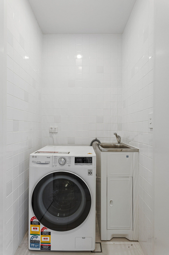 Bathroom 5, Gorgeous 3-bed Apartment With City Views, Bulimba