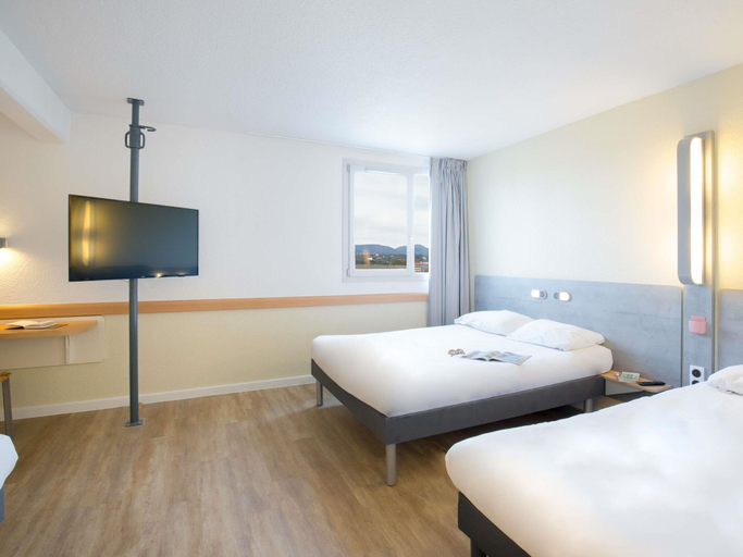 Bedroom 3, ibis budget Fréjus Saint-Raphaël Centre et Plage, Var