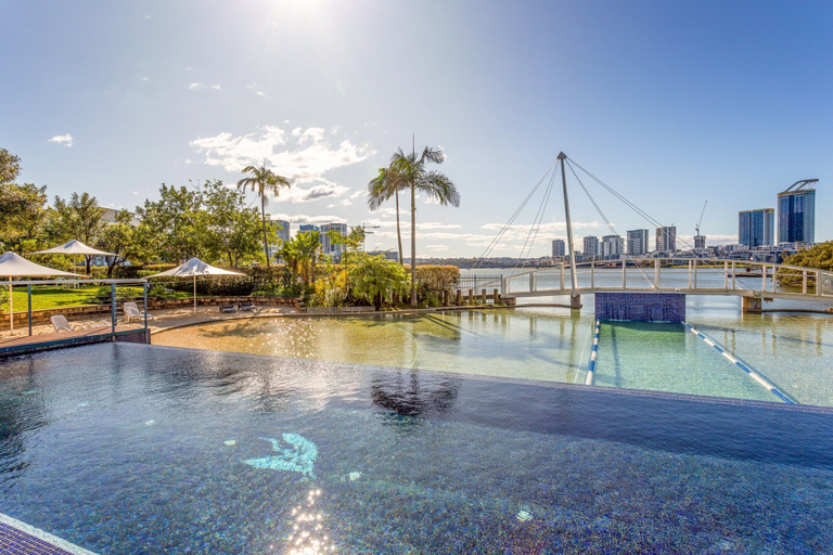 Pool 5, Bright 2-bed Apartment Near Wentworth Point Sights, Sydney