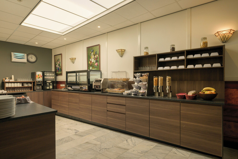 Food & Drinks 5, Atlas Hotel Village, Brielle