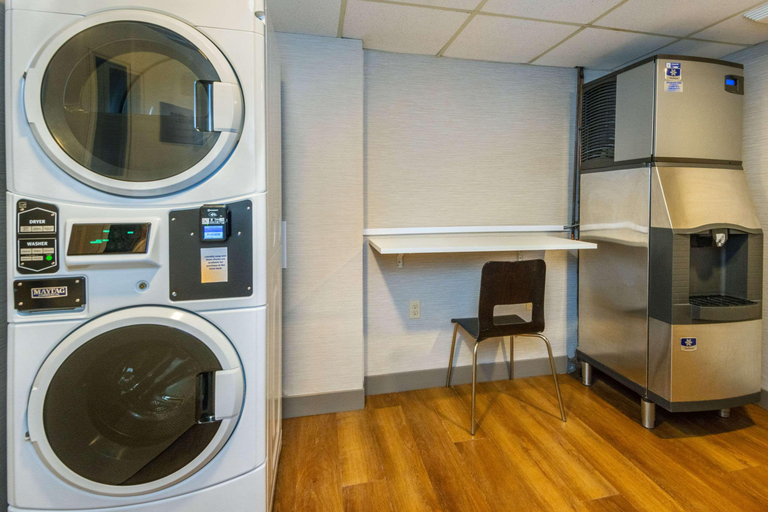 Bathroom 4, Comfort Inn Hwy 401 - Kingston, Frontenac