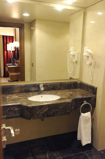 Bathroom 3, Gems Hotel, Beirut