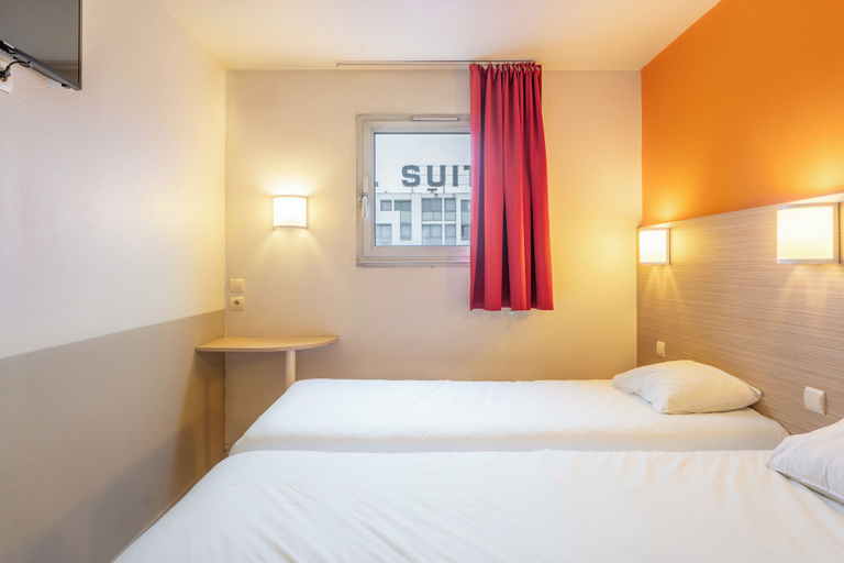 Bedroom 5, Première Classe Bordeaux Nord - Lac, Gironde