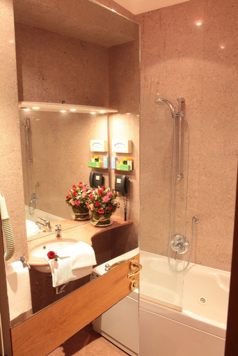 Bathroom 2, Hotel Star, Milano