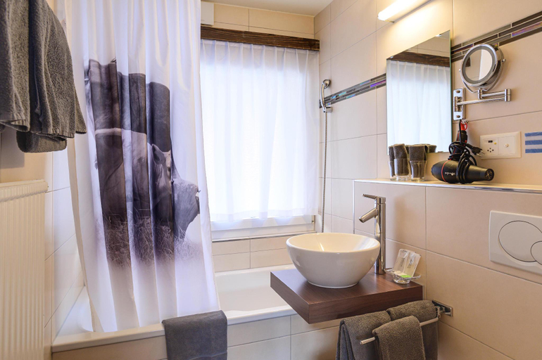 Bathroom 4, Jungfrau Lodge, Swiss Mountain Hotel, Interlaken