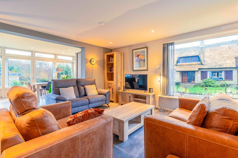 Living room 4, Modern and Attractive Holiday Home for 6 People, Texel