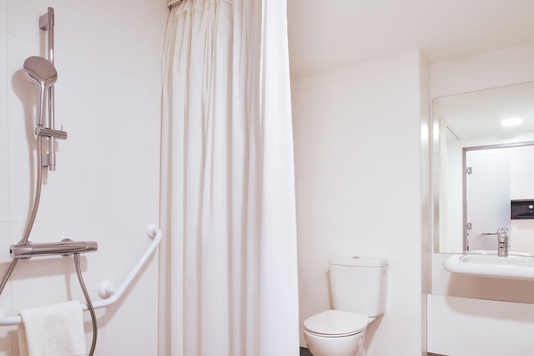 Bathroom 4, easyHotel Paris Charles de Gaulle, Seine-Saint-Denis