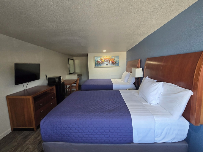 Bedroom 3, Peach City Inn, Yuba