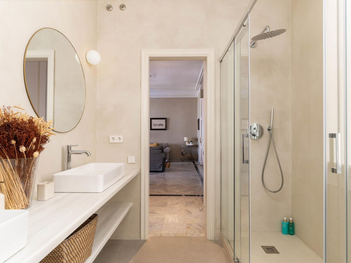 Room 4, Apto Superior de Tres Habitaciones con Terraza, Barcelona