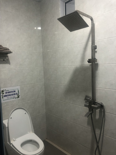 Bathroom 3, Nha Nghi A&EM, Định Quán