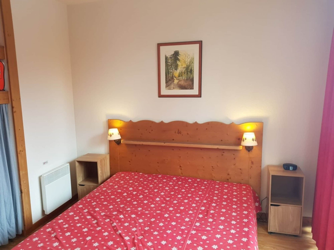 Room 2, Ground Floor Apapartment in Chamrousse, Isère