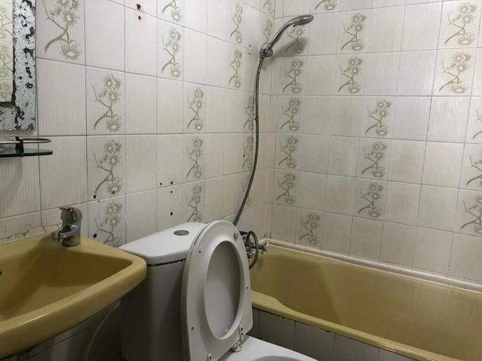 Bathroom 2, South & North House, Kowloon