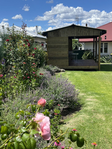 Garden 2, Homely 2-Bed Cottage Near Tenterfield Centre, Tenterfield