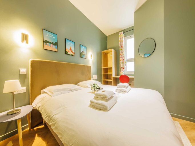 Bedroom 3, Charming Apartment - 1br/3p - Montmartre, Paris