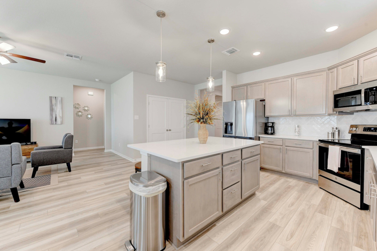 Private kitchen 5, Charming Troy Escape Comfort Near Waco, Bell