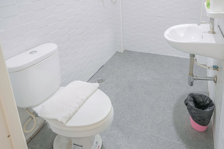 Bathroom 3, T Park Pakchong, Pak Chong