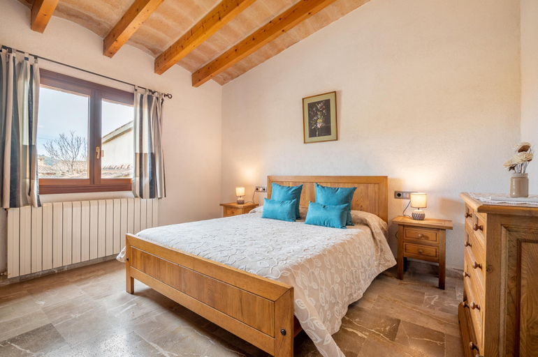 Room 4, Can Jaume la Font by Vida Villas Private Pool Walk to Restaurants, Baleares