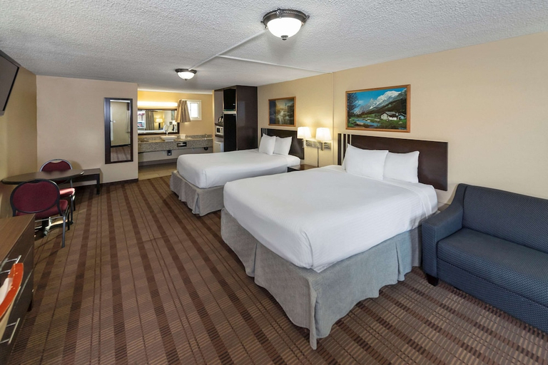 Bedroom 3, Econo Lodge Inn & Suites Medicine Hat, Division No. 1