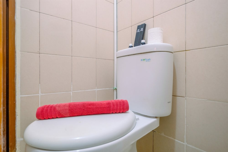 Bathroom 3, Homey And Cozy Living Studio Room At Tifolia Apartment, East Jakarta