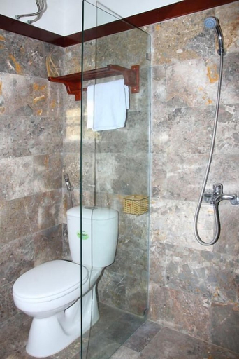 Bathroom 3, Village Love Homestay, Da Nang