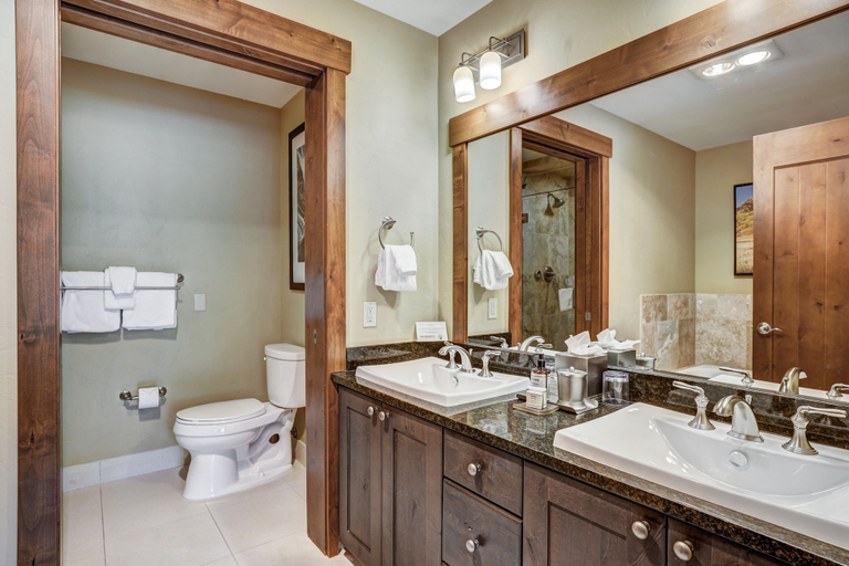 Bathroom 4, One Ski Hill Place S8421, Summit
