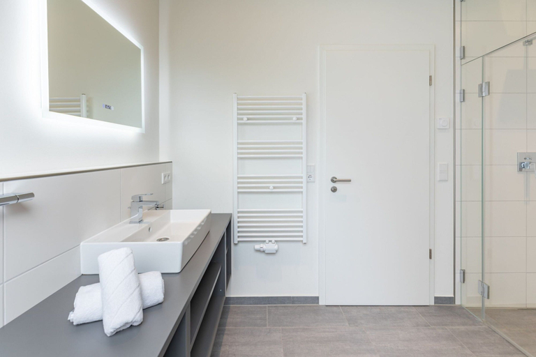 Bathroom 5, Luxusapartement mit Meerblick, Nordfriesland
