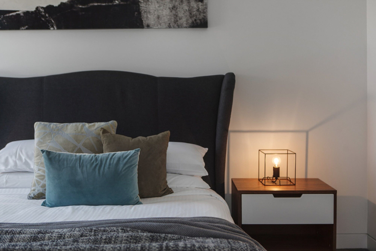 Room 4, Chic 1-bed With a Sleek Balcony Near Shops, Melbourne