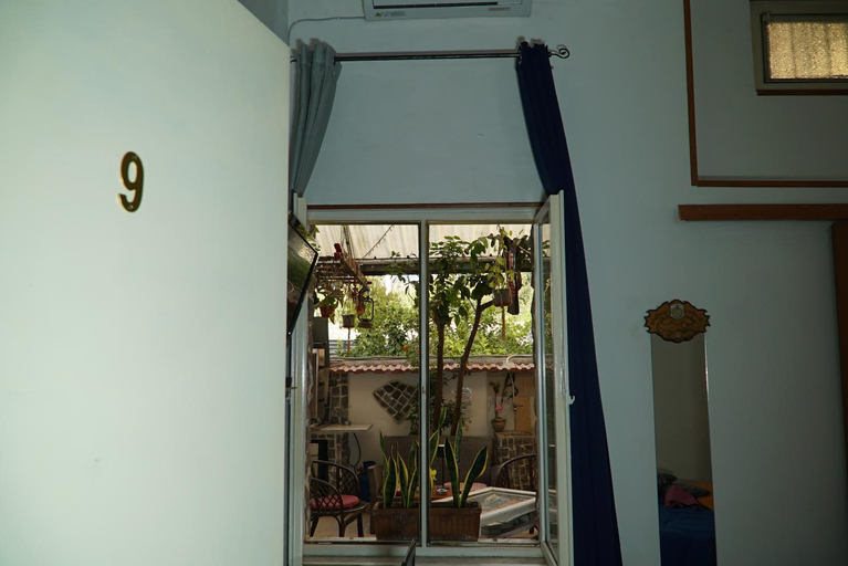 Others 3, B&B Cappotto civico 48, Napoli