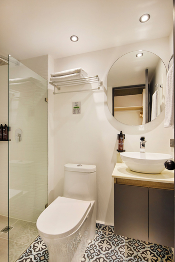 Bathroom 5, Hotel Attic 33, Medellín