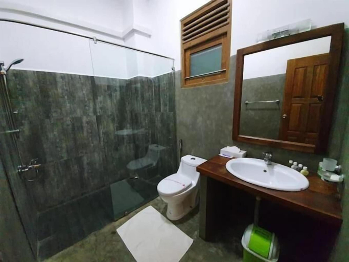 Bathroom 3, Oga Reach Yala, Thissamaharama