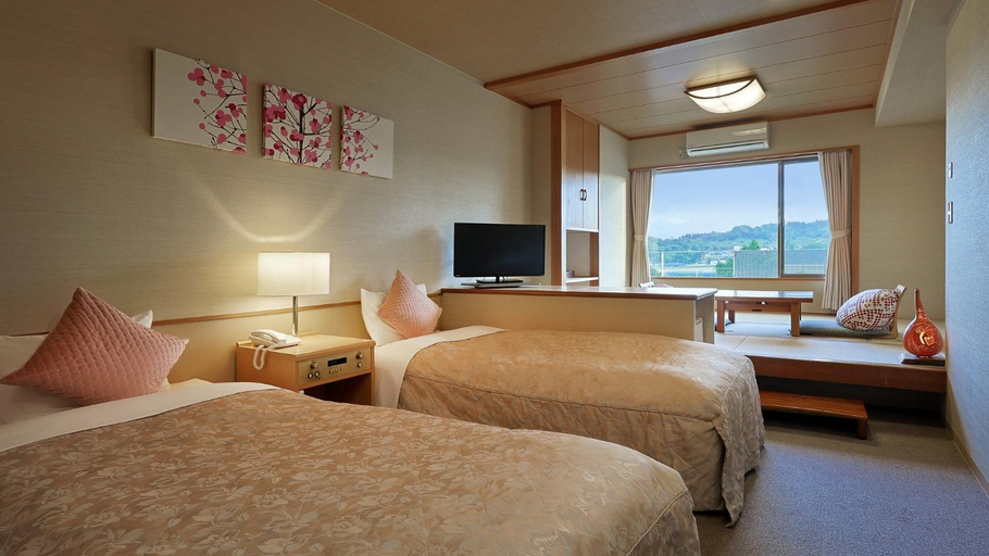Bedroom 3, Hotel Symphony Annex Sagae Onsen, Sagae