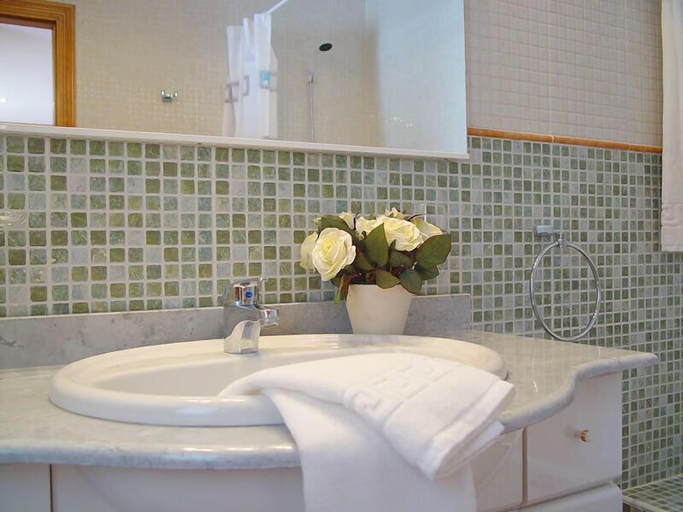 Bathroom 4, Lanzarote Paradise Colinas, Las Palmas