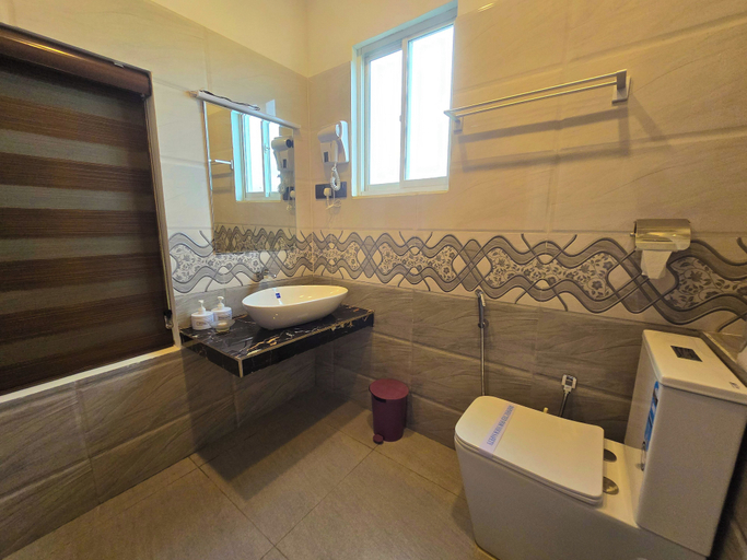 Bathroom 4, Ziegler Cottage, Negombo