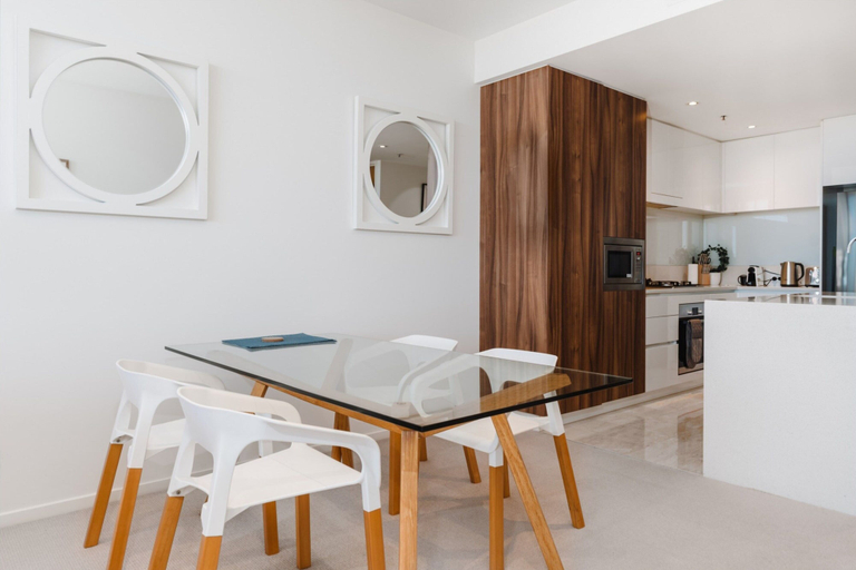 Dining, 1-bed With Amazing Views, Pool, Gym, BBQ & Parking, Canberra