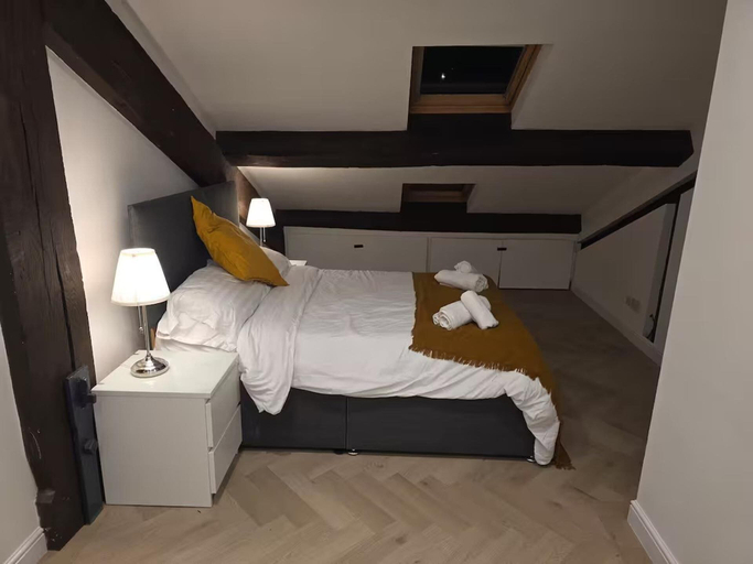 Room 5, Liverpool Penthouse - Sleeps 8 - City Centre, Sefton