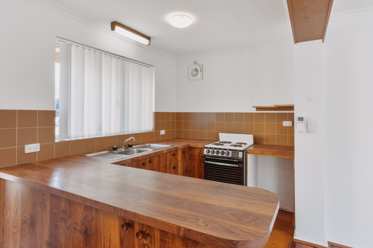Private kitchen 4, Restful Canberra Retreat in Spacious Terrace Home, Canberra