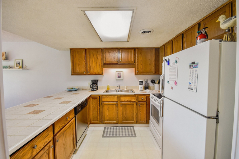 Private kitchen, Hermitage 1g 2 Bedroom Condo by RedAwning, Horry