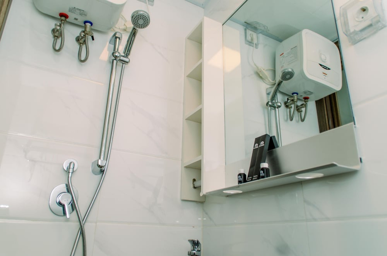 Bathroom 2, Nice And Comfy Studio At Sky House Bsd Apartment, Tangerang Selatan