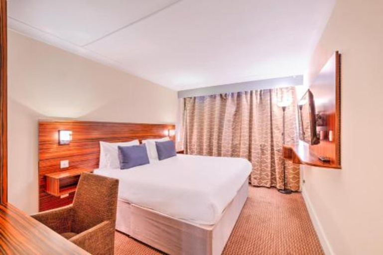 Bedroom 3, Palms Hotel & Retreat By Palette London Romford, London