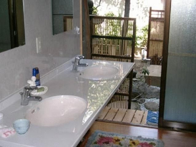 Bathroom 3, Daiya Ryokan, Kyoto