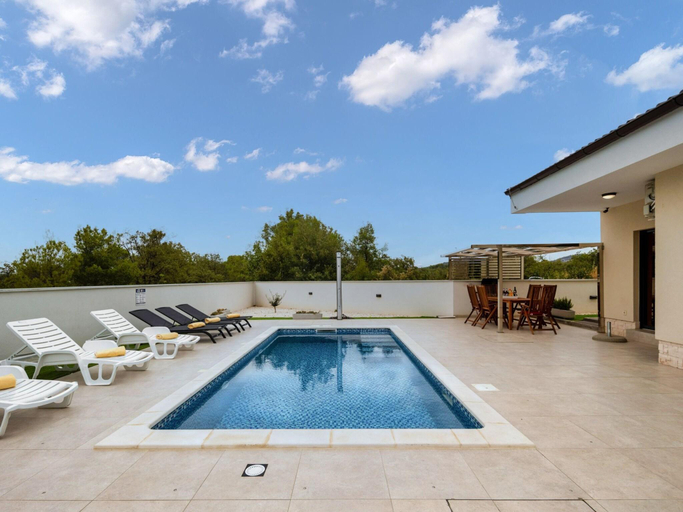 Sport & Beauty 5, Villa Shaula 1, Bilice