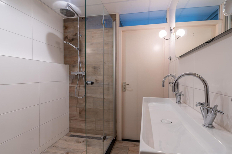 Bathroom 5, 2 Person Apartment With sea View, Texel