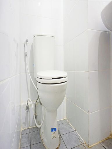 Bathroom, OYO 94925 Jp Apartment, Bogor