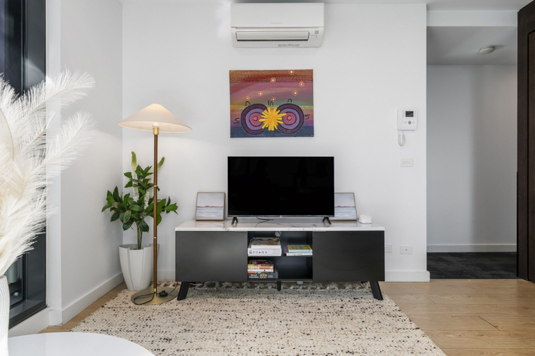 Living room 2, Sleek Southbank 2-bed Apartment With Balcony Views, Melbourne