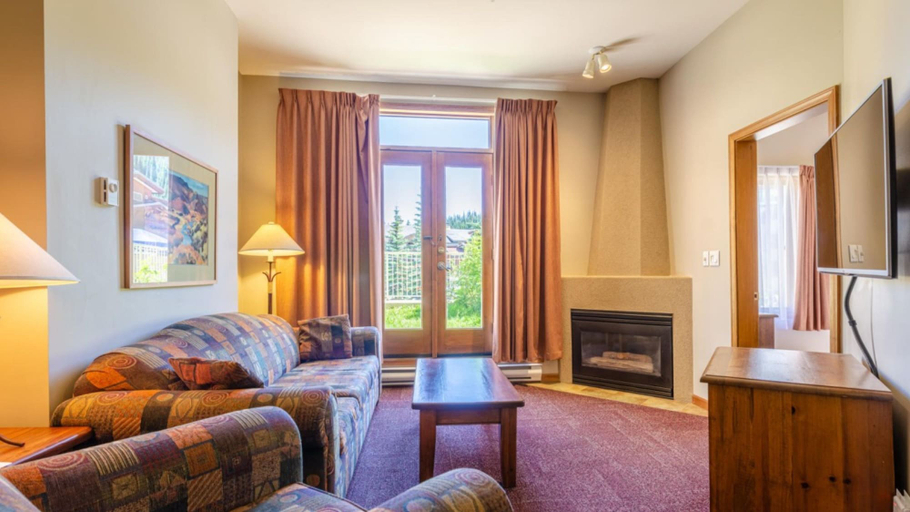 Living area 2, Cahilty Lodge, Thompson-Nicola